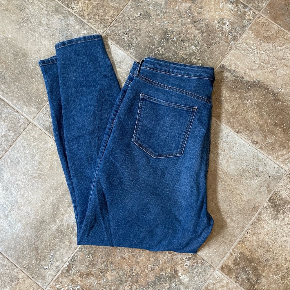 Dark wash curvy jeggings